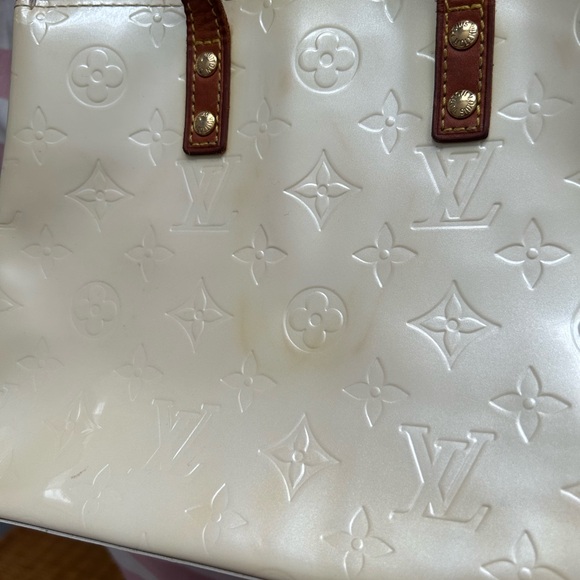 Authentic Used Y2K Louis Vuitton Vernis Reade PM in Marshmallow - Picture 2 of 11